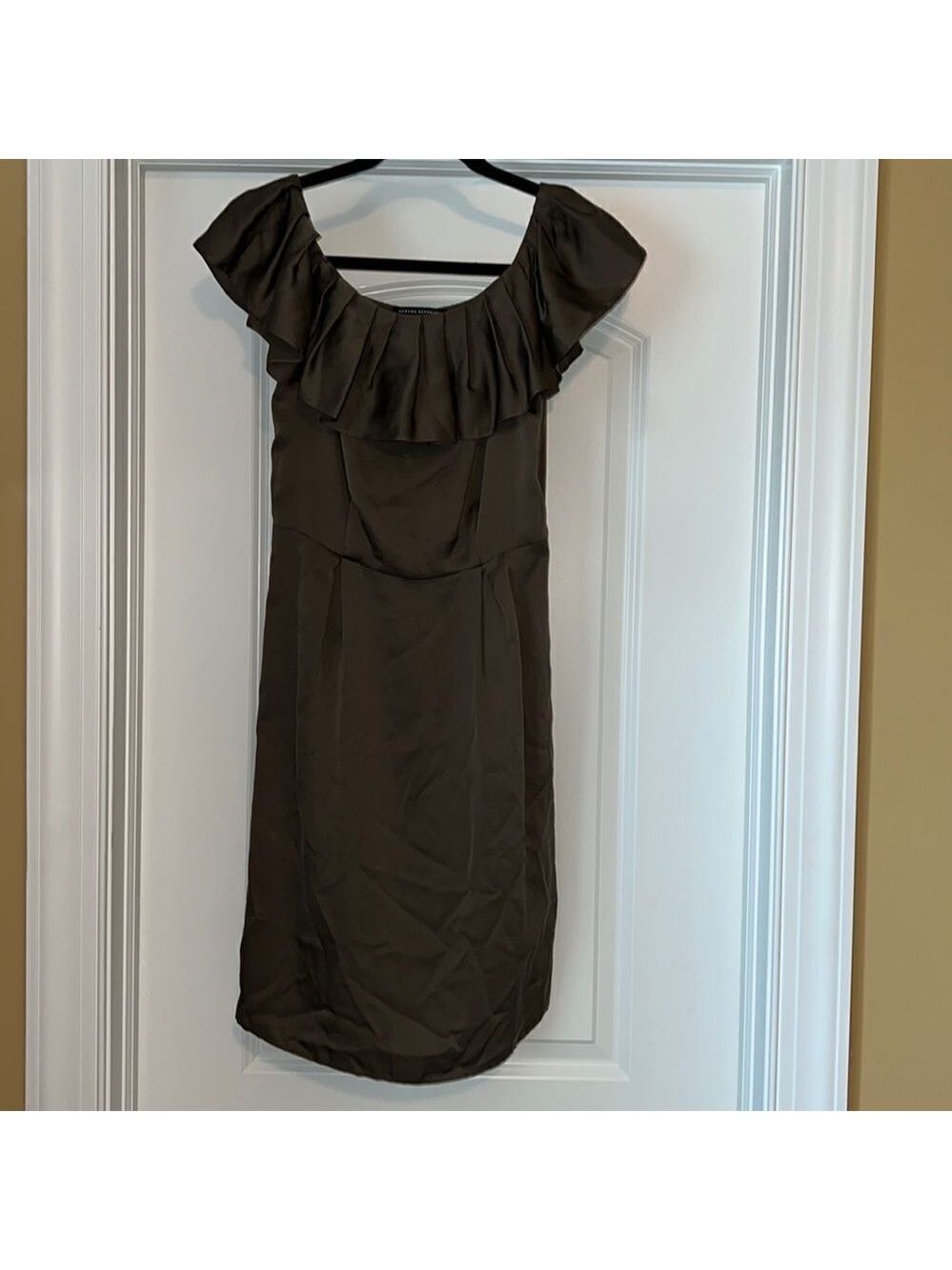 BANANA REPUBLIC 100% silk fitted dress. Size 0. Greenish brown.